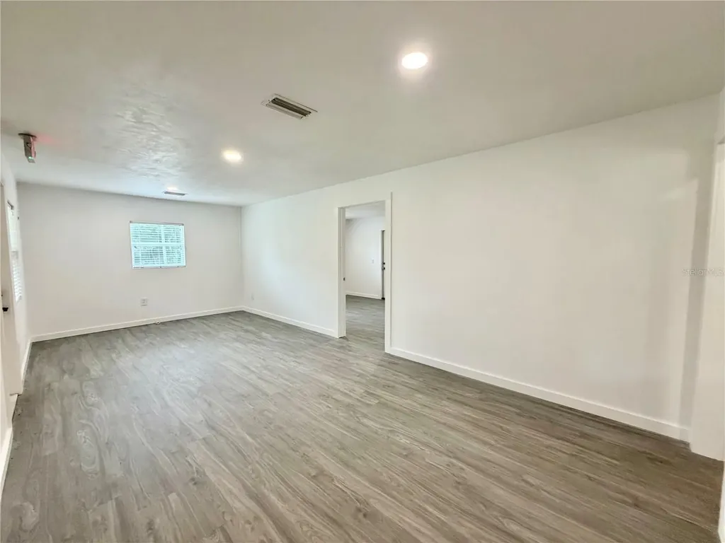 683 N Court Street Bronson FL 32621