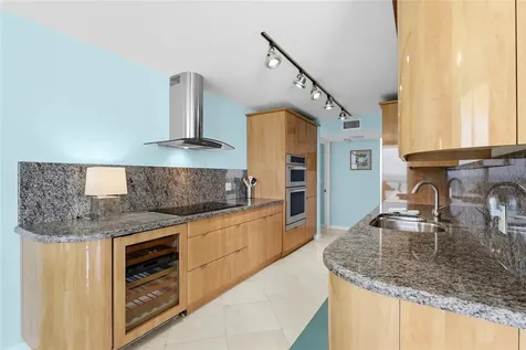 2425 Gulf Of Mexico Drive Longboat Key FL 34228