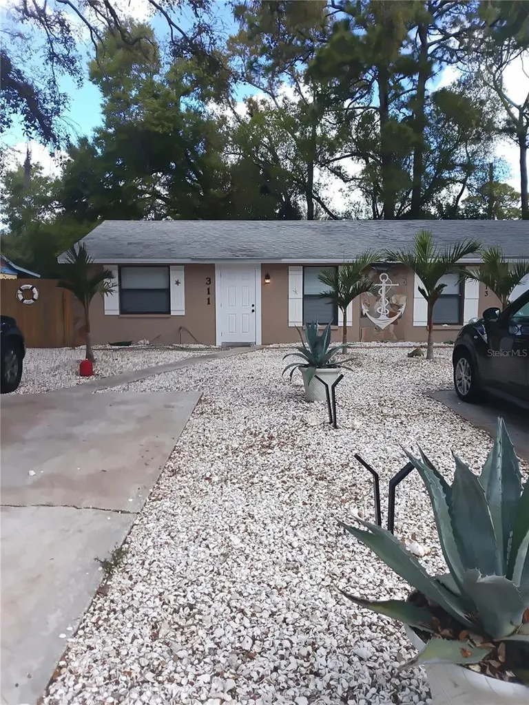 311 58th Avenue E Bradenton FL 34203