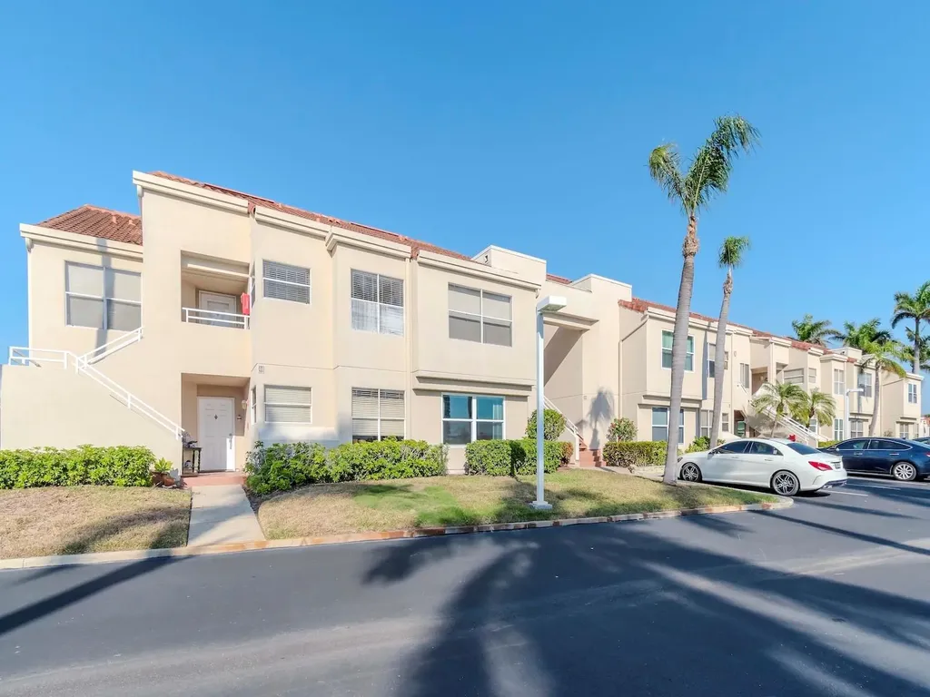 6100 Bahia Del Mar Circle St Petersburg FL 33715
