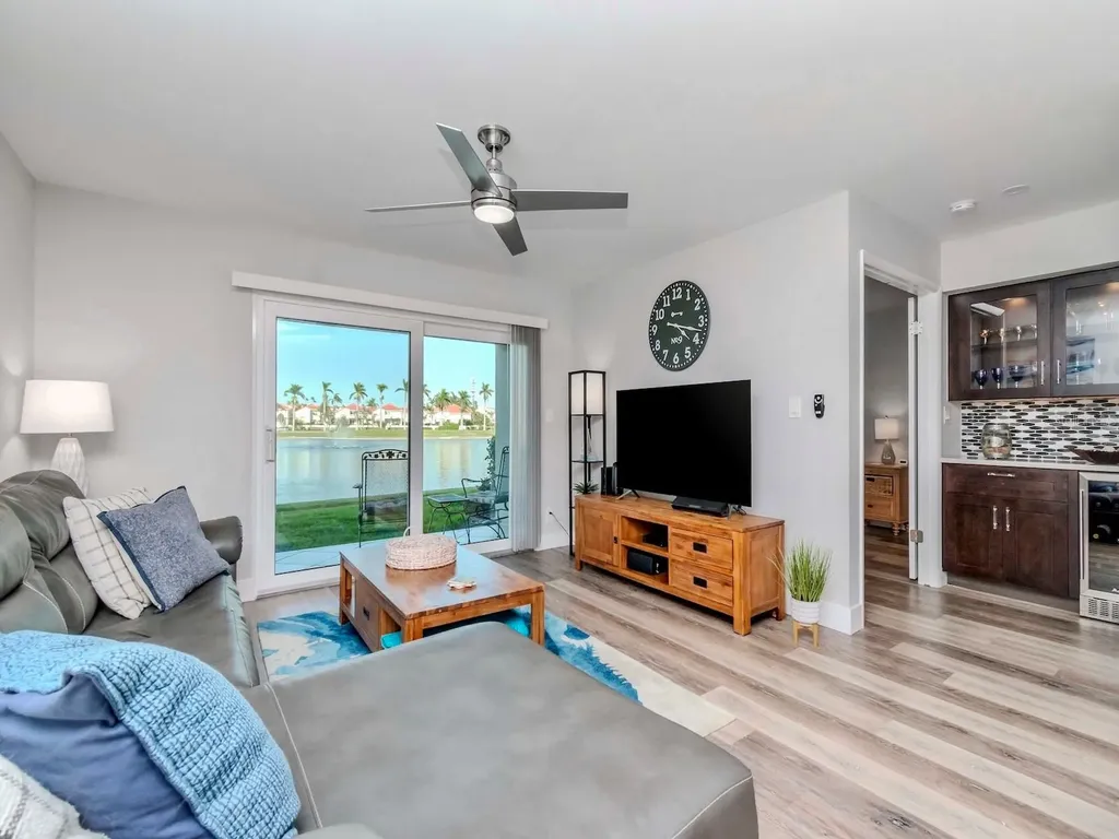 6100 Bahia Del Mar Circle St Petersburg FL 33715