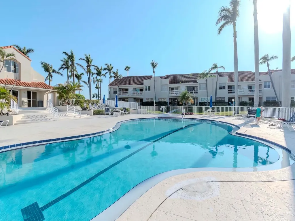 6100 Bahia Del Mar Circle St Petersburg FL 33715