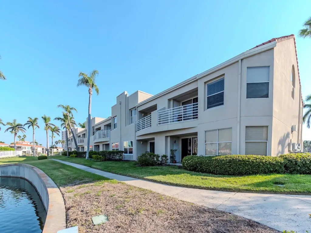 6100 Bahia Del Mar Circle St Petersburg FL 33715
