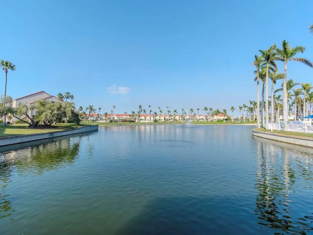 6100 Bahia Del Mar Circle St Petersburg FL 33715