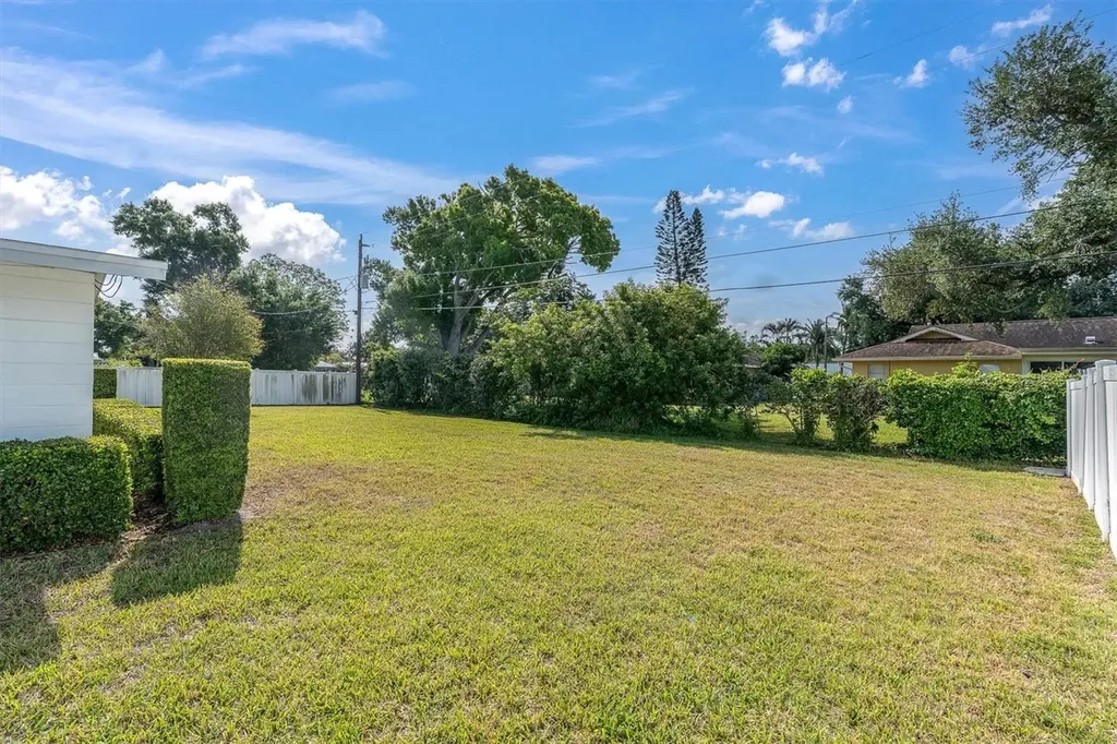 5511 10th Avenue Drive W Bradenton FL 34209