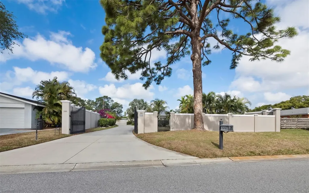 5618 Britannia Drive Sarasota FL 34231