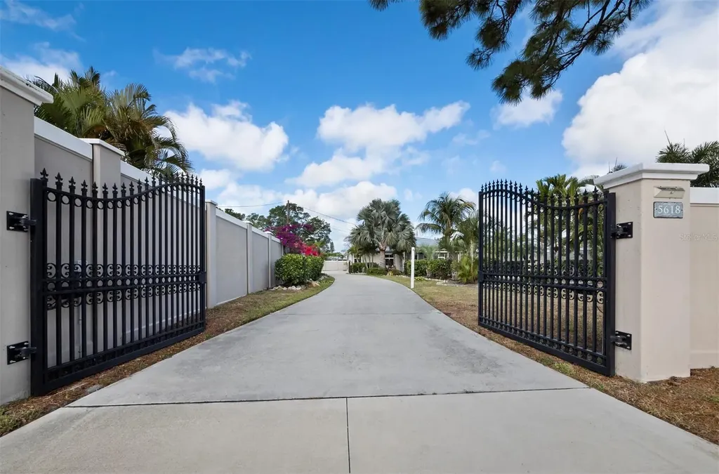5618 Britannia Drive Sarasota FL 34231
