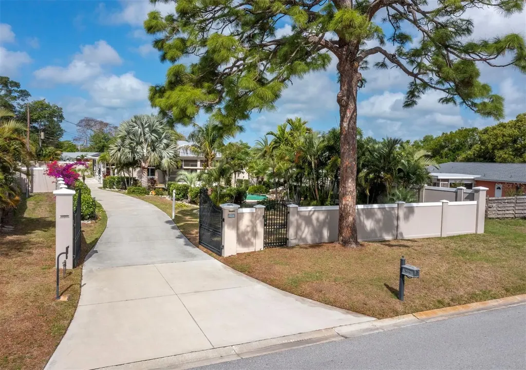5618 Britannia Drive Sarasota FL 34231