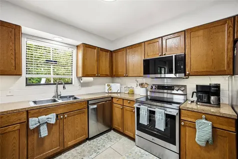 922 NW 39th Drive Gainesville FL 32605