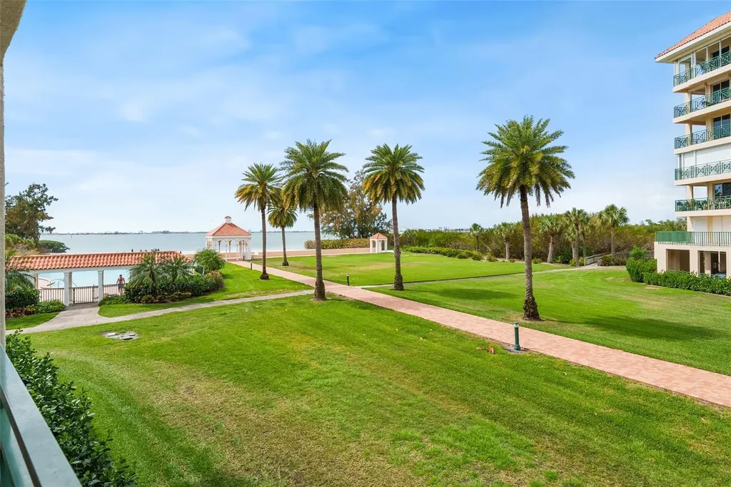 4780 Dolphin Cay Lane S St Petersburg FL 33711