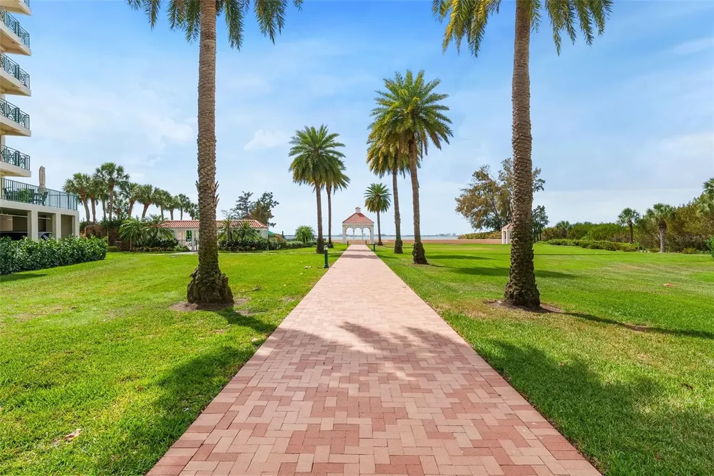 4780 Dolphin Cay Lane S St Petersburg FL 33711