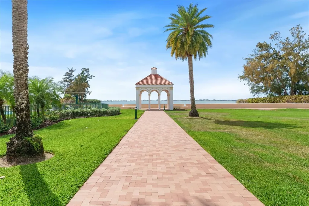 4780 Dolphin Cay Lane S St Petersburg FL 33711