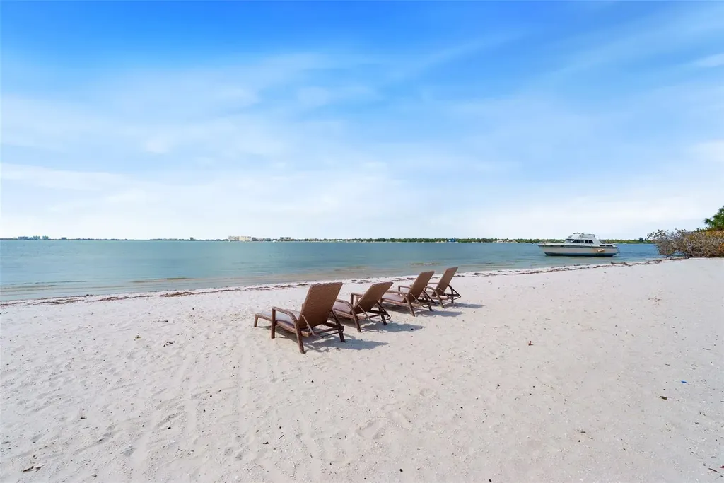 4780 Dolphin Cay Lane S St Petersburg FL 33711