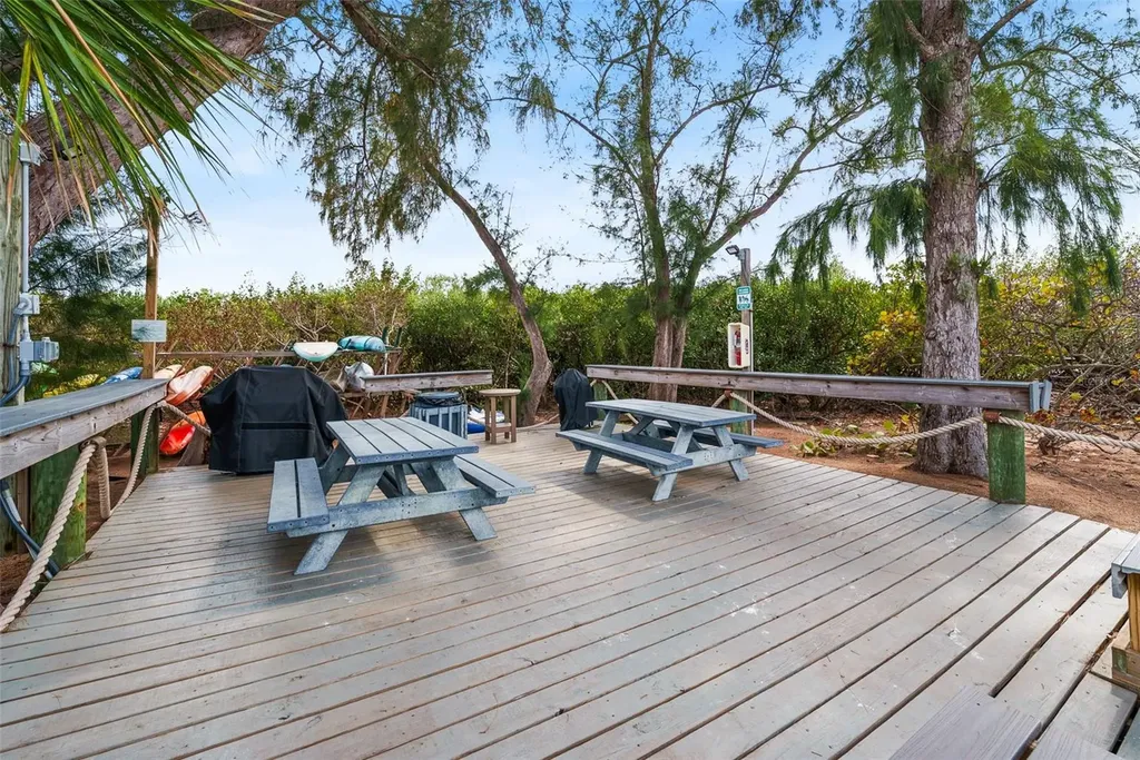 4780 Dolphin Cay Lane S St Petersburg FL 33711