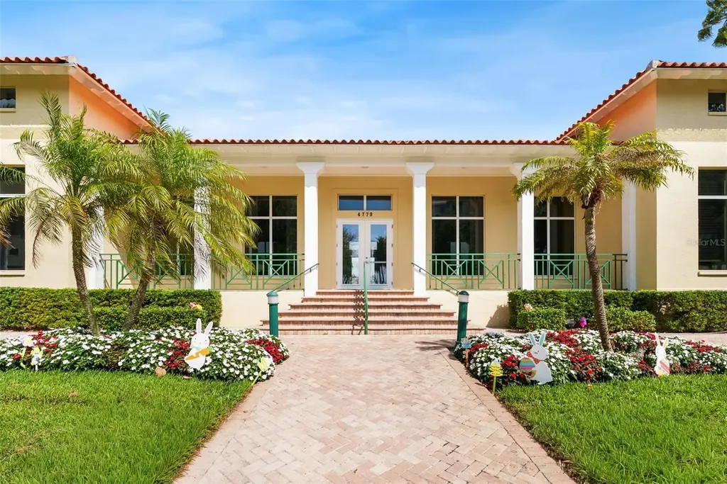 4780 Dolphin Cay Lane S St Petersburg FL 33711