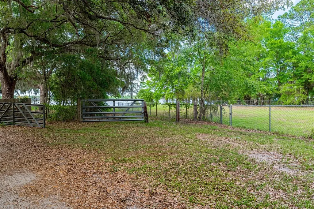 102 Swans Nest Circle Melrose FL 32666
