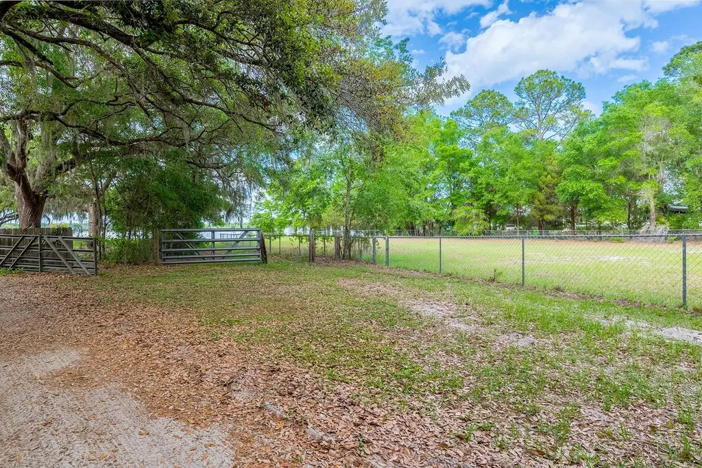 102 Swans Nest Circle Melrose FL 32666