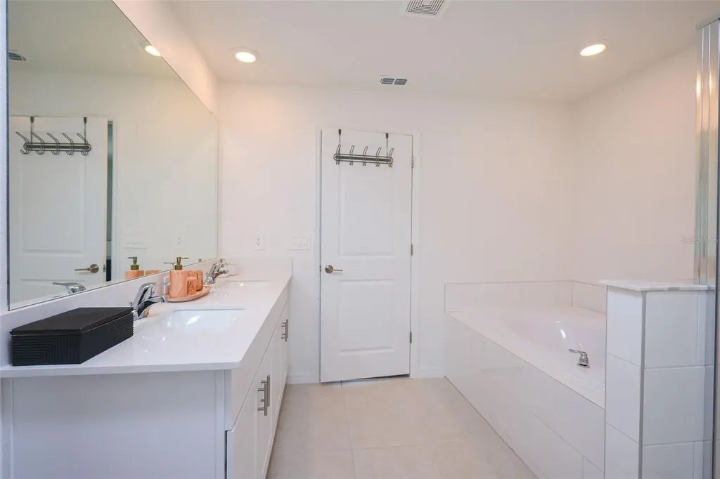10059 Trumpet Honeysuckle Way San Antonio FL 33576