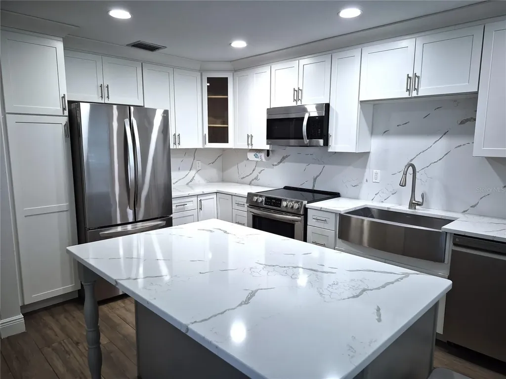 160 Joanne Place Oldsmar FL 34677