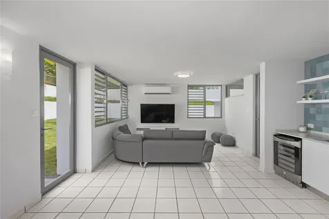 52 Capri Street San Juan PR 00926