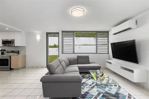 52 Capri Street San Juan PR 00926
