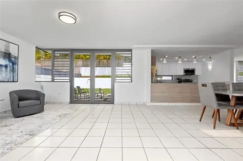 52 Capri Street San Juan PR 00926
