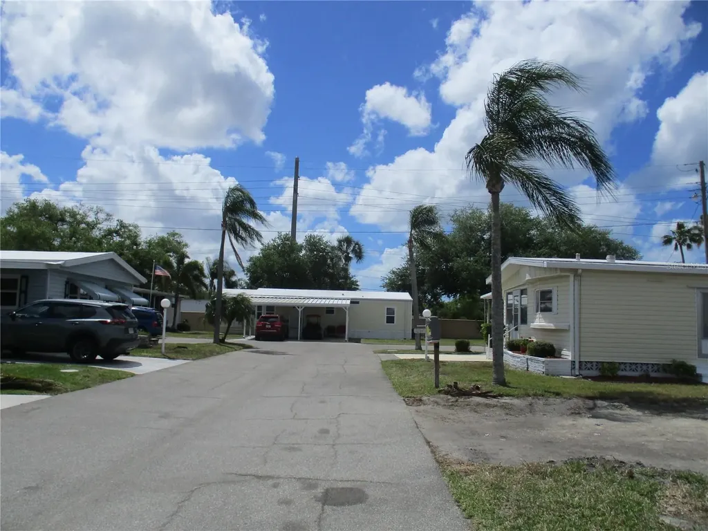 5208 5th B Street E Bradenton FL 34203