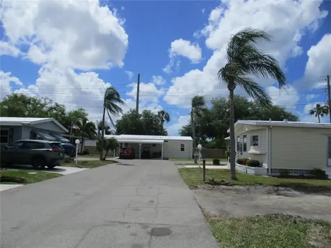 5208 5th B Street E Bradenton FL 34203
