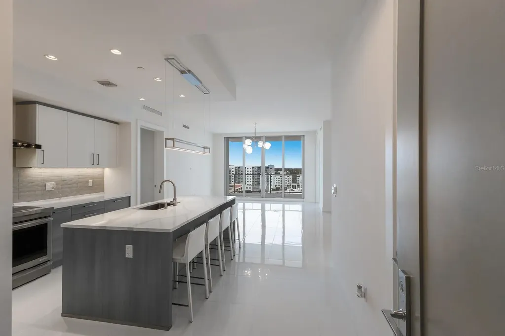 111 S Pineapple Avenue Sarasota FL 34236