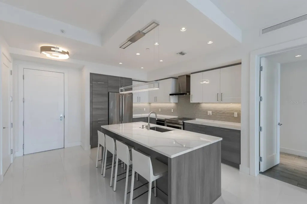 111 S Pineapple Avenue Sarasota FL 34236