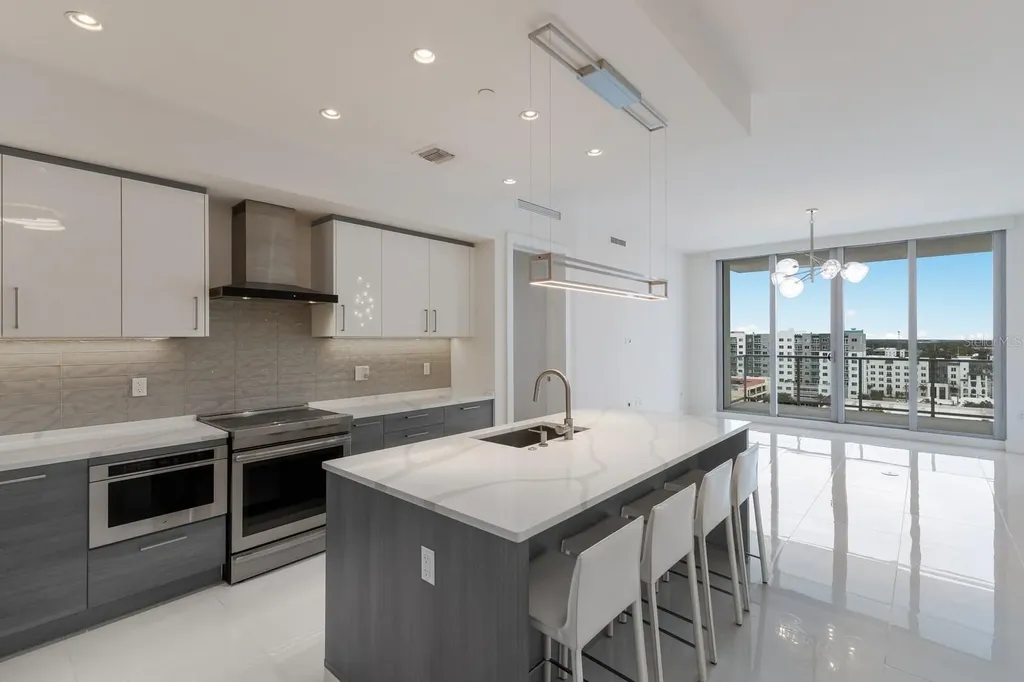 111 S Pineapple Avenue Sarasota FL 34236