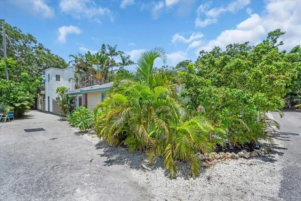 1761 Siesta Dr & 1760 Wisconsin Lane Sarasota FL 34239