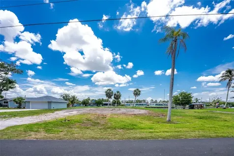1899 Riverside Drive Englewood FL 34223