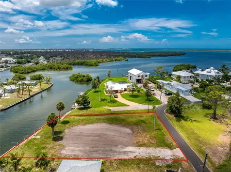 1899 Riverside Drive Englewood FL 34223