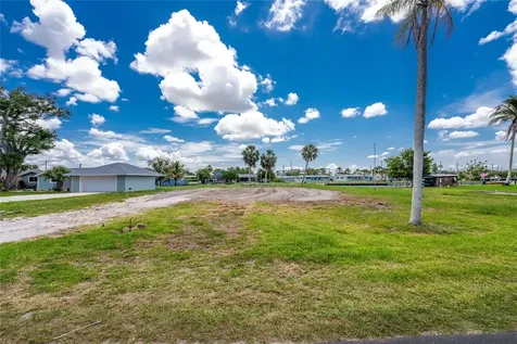 1899 Riverside Drive Englewood FL 34223
