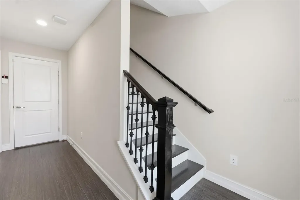 4921 W Paul Avenue Tampa FL 33611