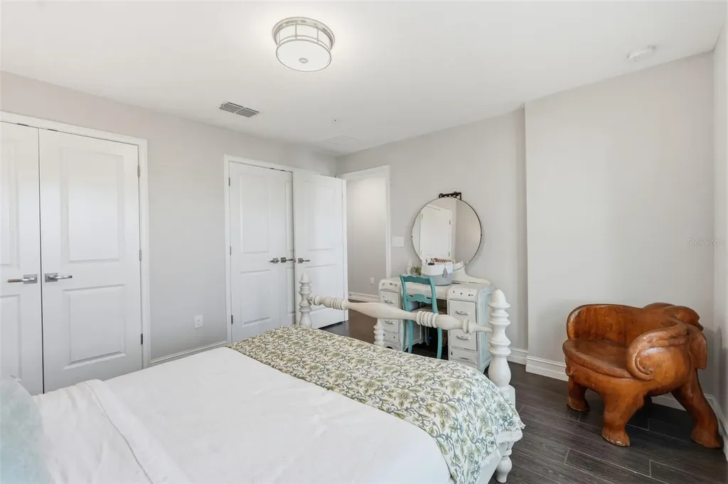 4921 W Paul Avenue Tampa FL 33611