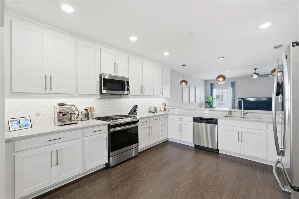 4921 W Paul Avenue Tampa FL 33611