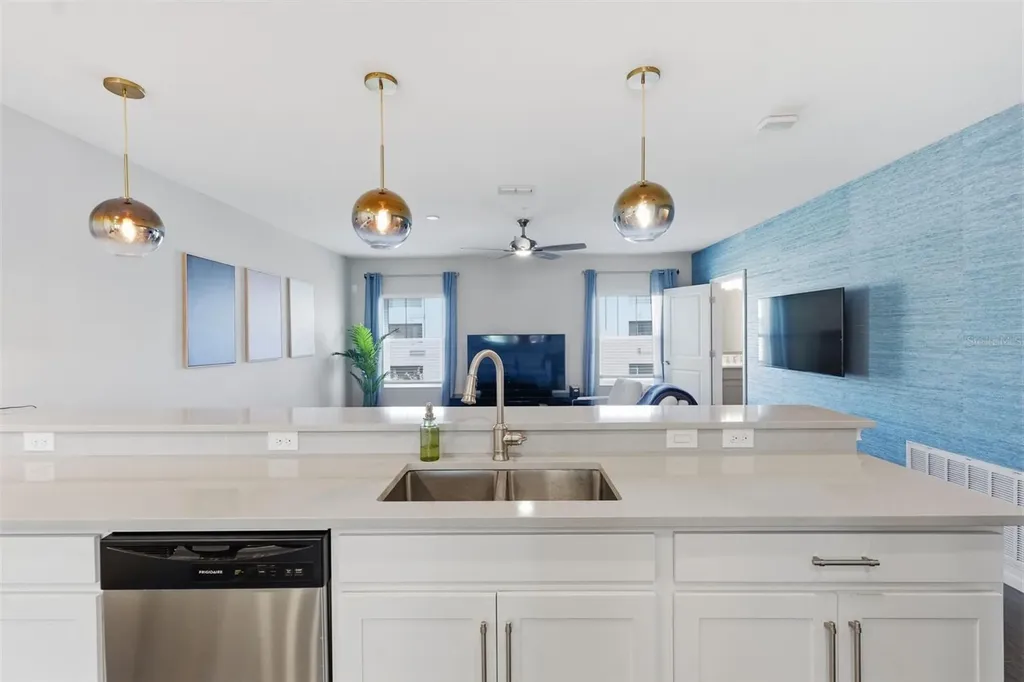 4921 W Paul Avenue Tampa FL 33611