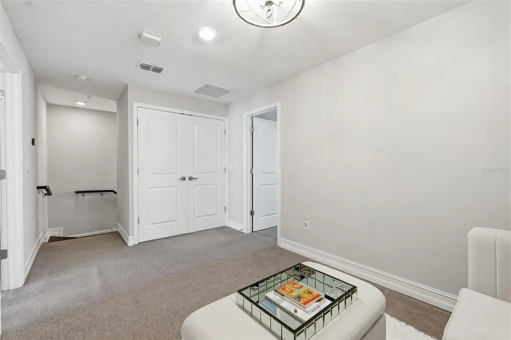 4921 W Paul Avenue Tampa FL 33611