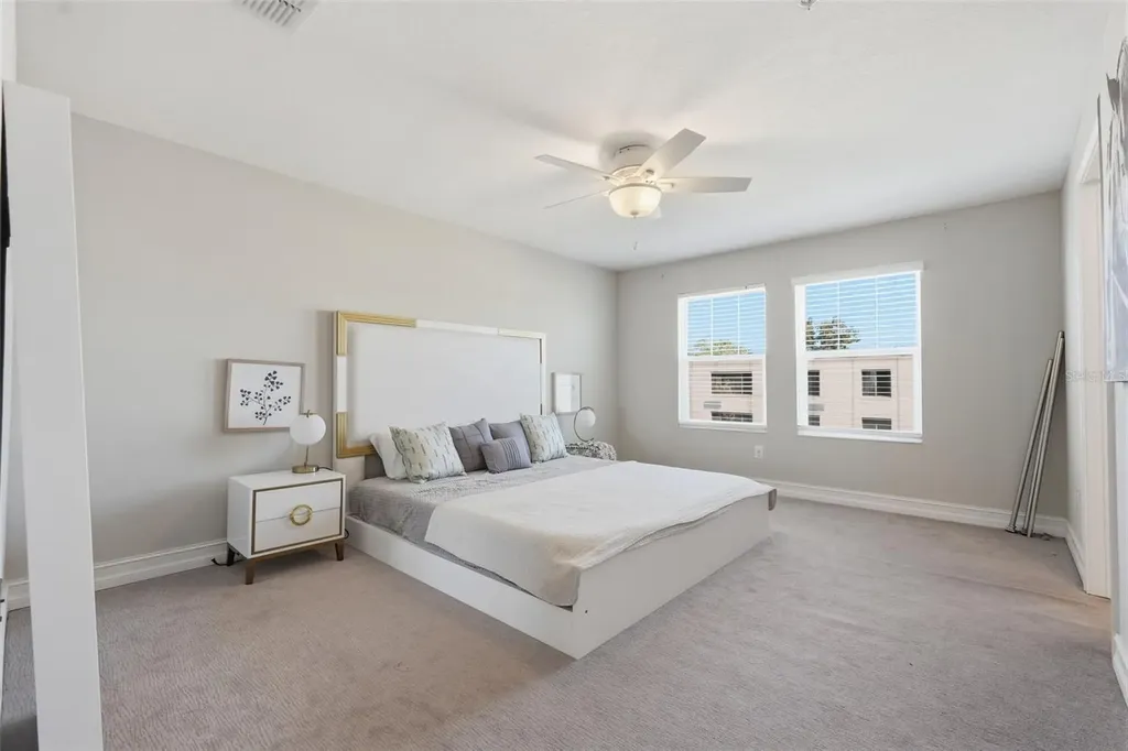 4921 W Paul Avenue Tampa FL 33611