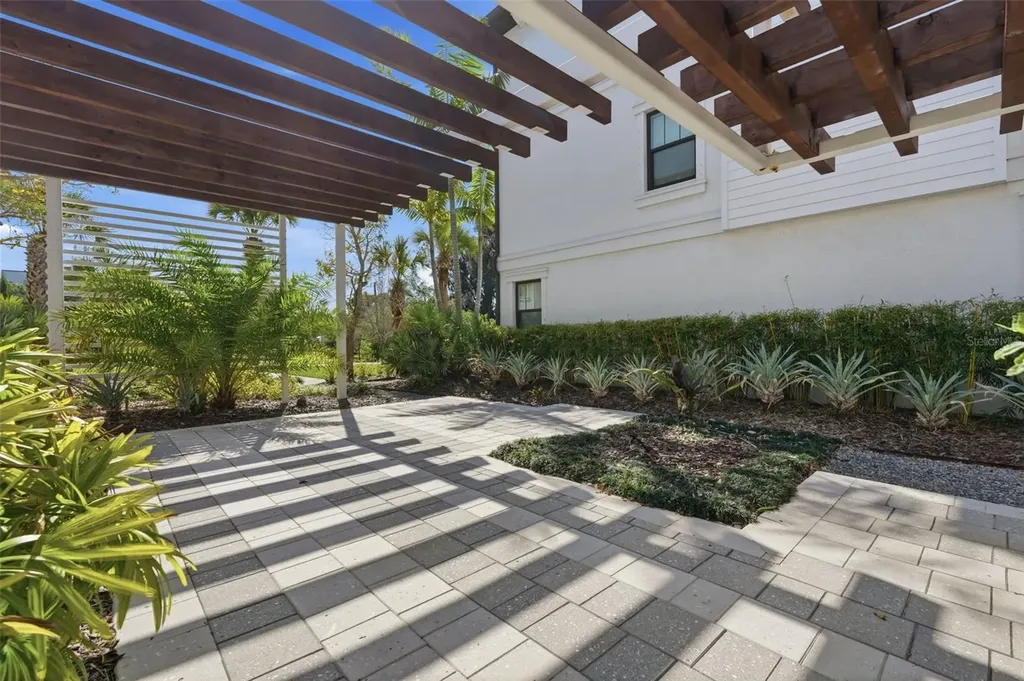 4921 W Paul Avenue Tampa FL 33611