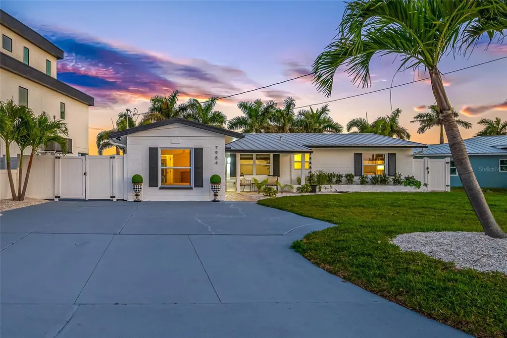 7984 1st Avenue S St Petersburg FL 33707