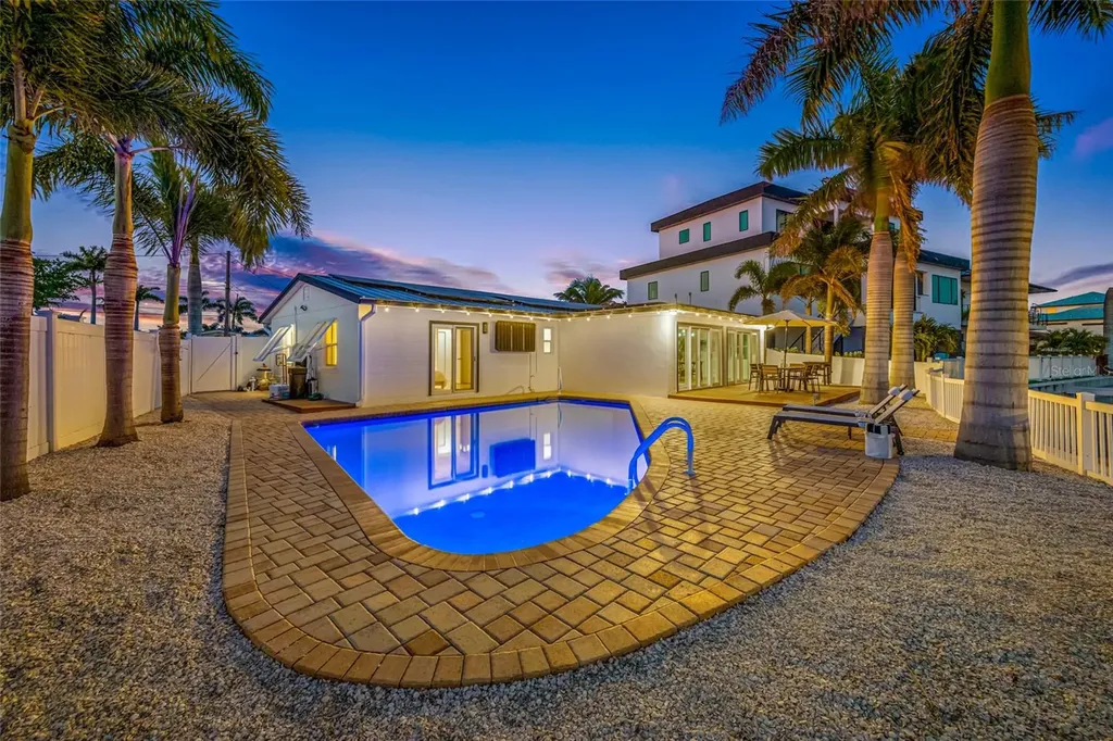 7984 1st Avenue S St Petersburg FL 33707