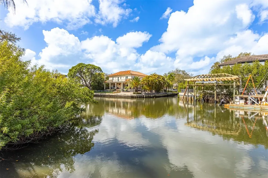 2107 S West Shore Boulevard Tampa FL 33629
