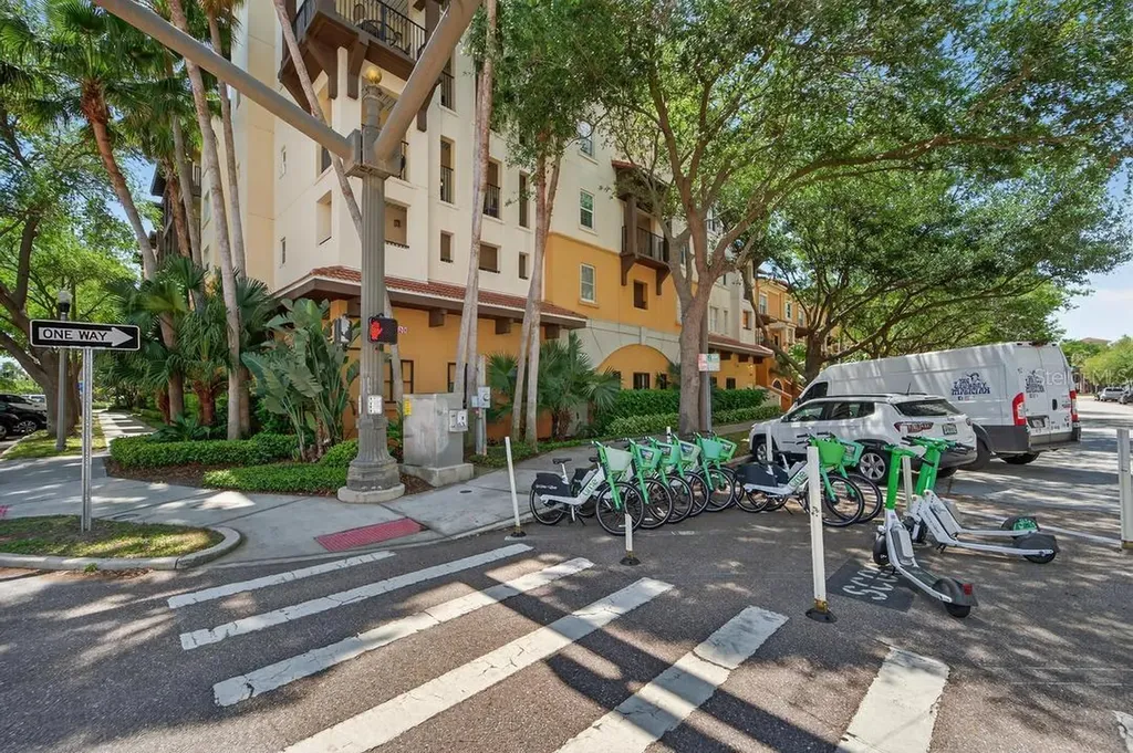 200 4th Avenue S St Petersburg FL 33701