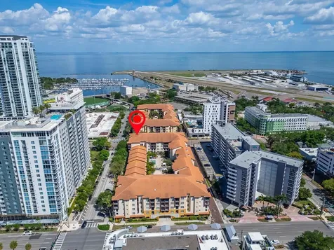 200 4th Avenue S St Petersburg FL 33701