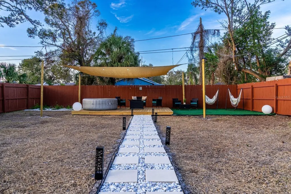 4327 17th Avenue S St Petersburg FL 33711
