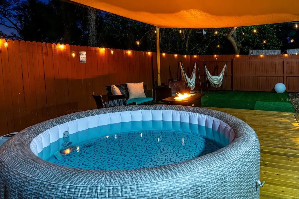 4327 17th Avenue S St Petersburg FL 33711