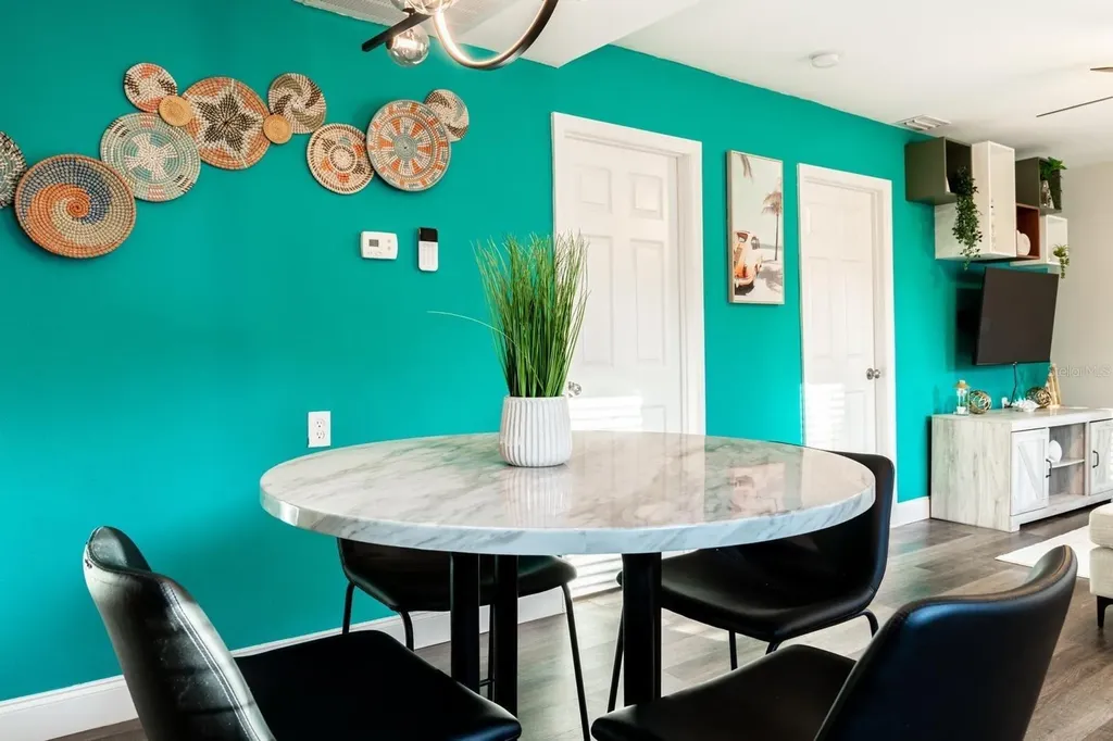 4327 17th Avenue S St Petersburg FL 33711